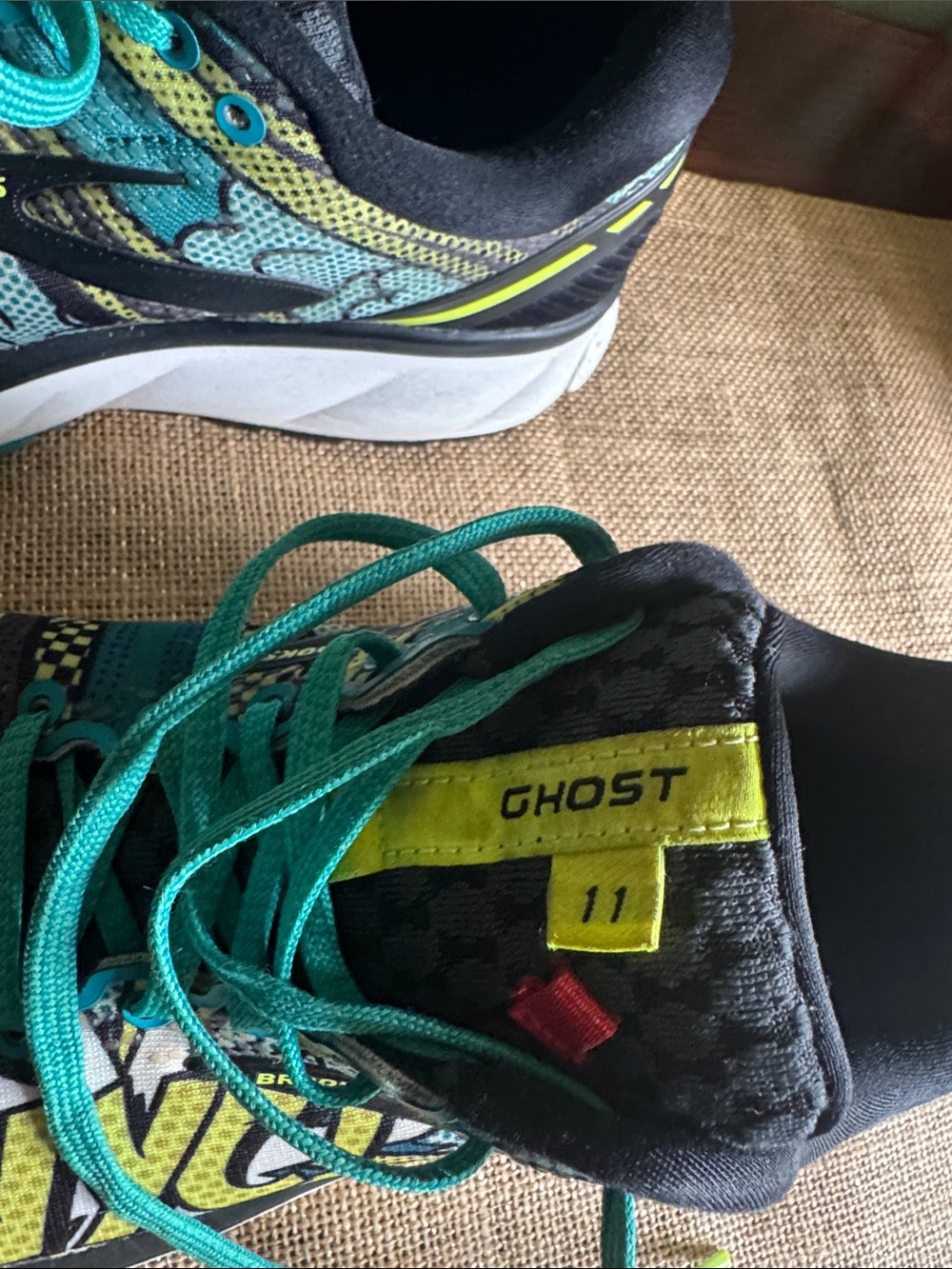 Brooks Ghost 11 Women’s Running Shoes NYC 26.2 Vibrant Comic Pop Design Size 9 - Picture 10 of 11